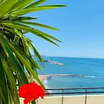 The First Line Of The Sea Appartement