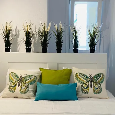 The First Line Of The Sea Apartment