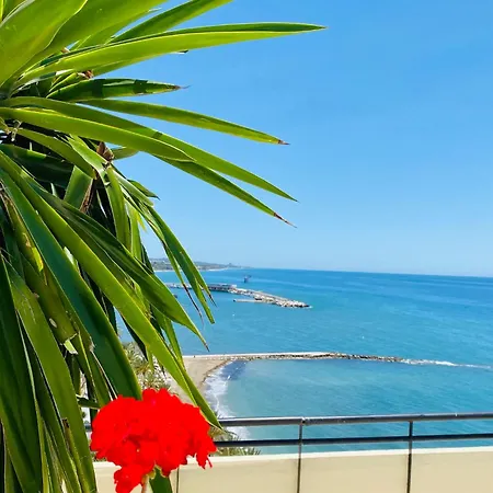 The First Line Of The Sea Apartment