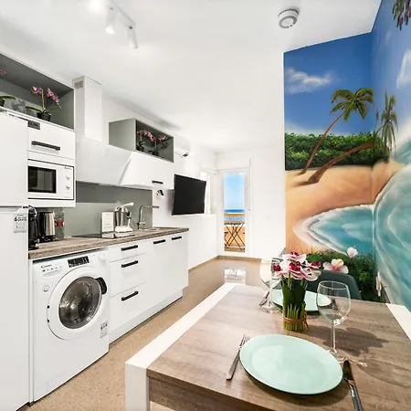 Апартаменти The First Line Of The Sea